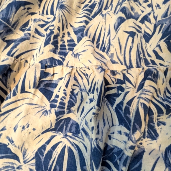 Size M Blue and Cream flowered Skirt - Picture 2 of 5